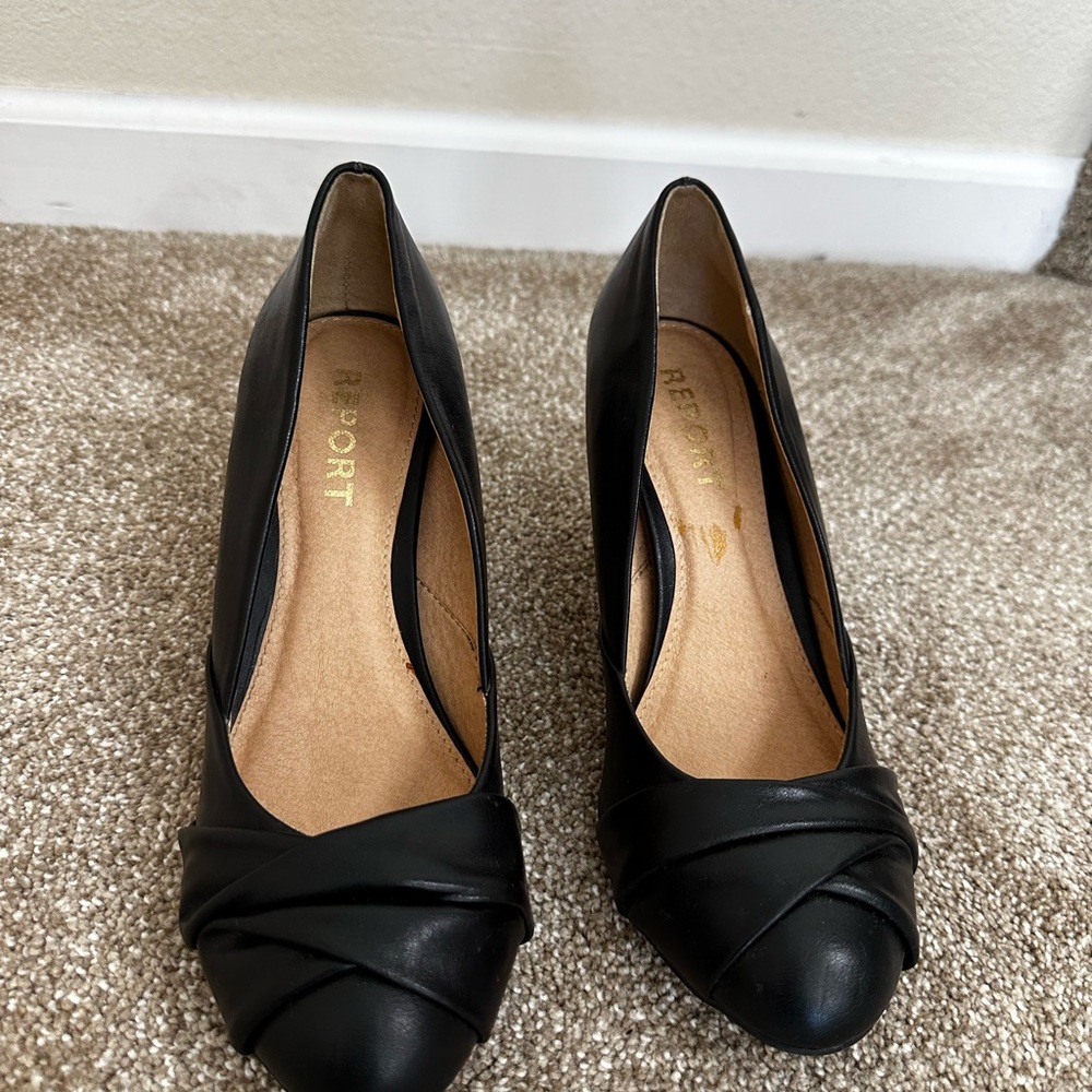 Report Black Classic Heels with Pleated Toe